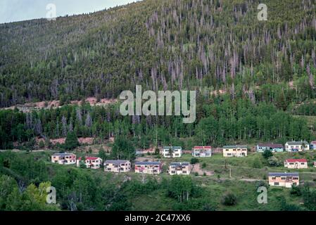 Gilman, Colorado, ville fantôme minière abandonnée et site Superfund de l'USEPA contaminé, vu du Colorado 24 au sud d'Aspen nouvelle Red Cliff Banque D'Images