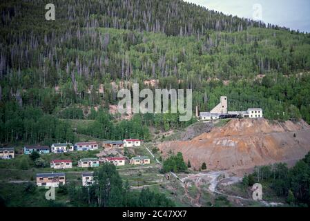 Gilman, Colorado, ville fantôme minière abandonnée et site Superfund de l'USEPA contaminé, vu du Colorado 24 au sud d'Aspen nouvelle Red Cliff Banque D'Images