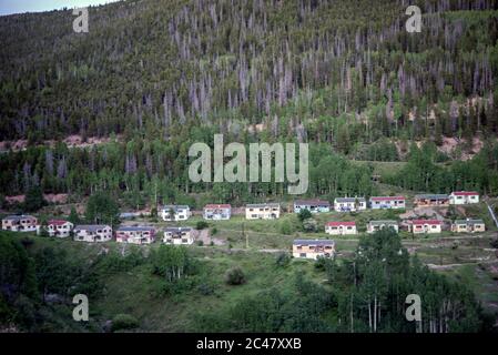 Gilman, Colorado, ville fantôme minière abandonnée et site Superfund de l'USEPA contaminé, vu du Colorado 24 au sud d'Aspen nouvelle Red Cliff Banque D'Images