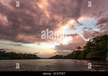 Coucher du soleil à Tiway Island, Sierra Leone Banque D'Images