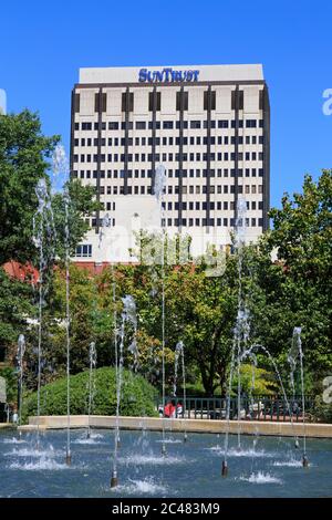 SunTrust Tower & Miller Park Fountain, Chattanooga, Tennessee, États-Unis Banque D'Images