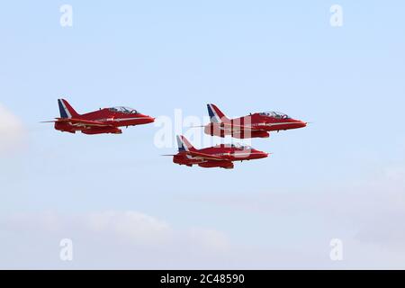 Trois T1s BAe Hawk de l'équipe d'exposition acrobatique de la Royal Air Force, les Red Arches, à la RAF Leuchars en 2012. Banque D'Images