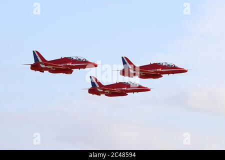 Trois T1s BAe Hawk de l'équipe d'exposition acrobatique de la Royal Air Force, les Red Arches, à la RAF Leuchars en 2012. Banque D'Images