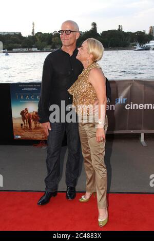 Kym Wilson et son mari Sean O'Byrne arrivent sur le tapis rouge pour la première de Sydney. Banque D'Images