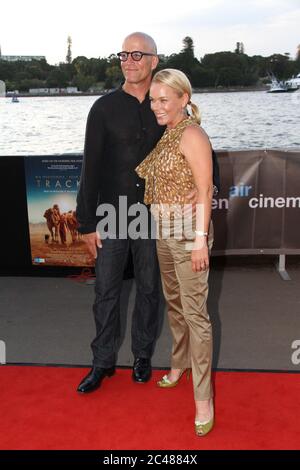 Kym Wilson et son mari Sean O'Byrne arrivent sur le tapis rouge pour la première de Sydney. Banque D'Images