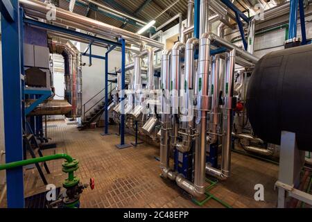 Section vide d'une usine pleine de nouvel équipement Banque D'Images