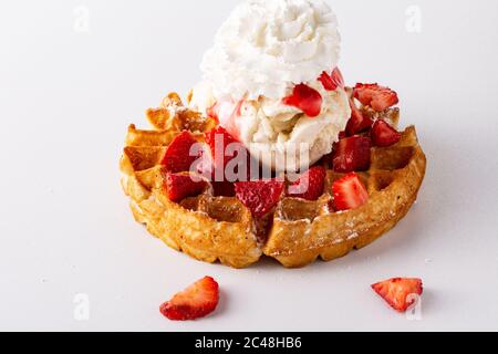 Gaufres aux fraises et crème glacée Banque D'Images