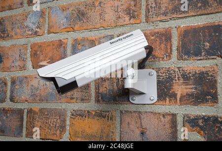 Caméra de vidéosurveillance Survigilance sur le mur de briques rouges. illustration du rendu 3d Banque D'Images