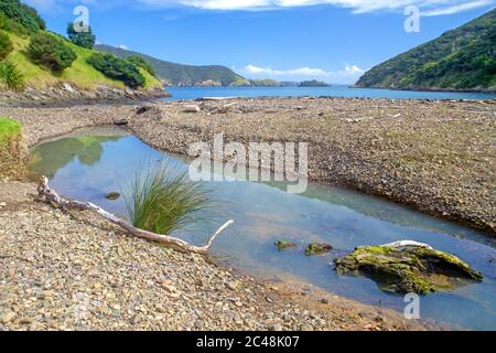 Deep Water Cove sur le cap Brett dans la baie des îles Banque D'Images