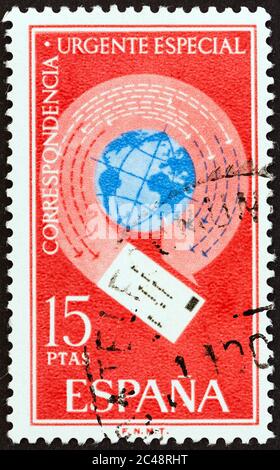 ESPAGNE - VERS 1971: Un timbre imprimé en Espagne à partir de l'émission "Express Timbres" montre lettre encerclant le globe, vers 1971. Banque D'Images