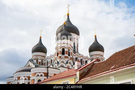 Tallinn, Estonie. Matin Vue sur la cathédrale Alexandre Nevsky. Célèbre Cathédrale Orthodoxe est le plus grand et le plus grandiose de Tallinn Coupole Cathédrale Orthodoxe. Banque D'Images