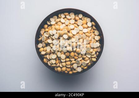 Daliya / Dalia ou Chana Dal de pois chiches rôtis est un snack de bord de route sain populaire en Inde Banque D'Images