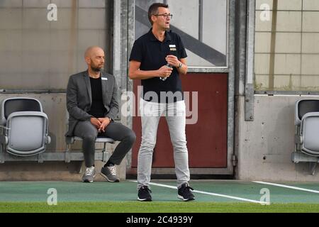 Muenchen, Gruenwalder Stadion. 24 juin 2020. Michael KOELLNER (entraîneur 1860), Guenther GORENZEL (AUT, directeur sportif 1860). Football 3.Liga, 35.matchday, matchday35, FC Bayern Munich amateurs - TSV Munich 1860 2-1, le 24 juin 2020 à Muenchen, Gruenwalder Stadion. LES RÉGLEMENTATIONS DFL INTERDISENT TOUTE UTILISATION DE PHOTOGRAPHIES COMME SÉQUENCES D'IMAGES ET/OU QUASI-VIDÉO. | utilisation dans le monde crédit : dpa/Alay Live News Banque D'Images