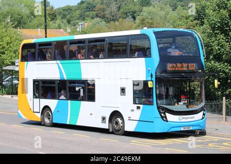 STAGECOACH SUD-EST BUS À DOUBLE ÉTAGE DANS LA NOUVELLE DÉCORATION 2020 AVEC 'BUS FULL SOCIAL DISTANCE' EN RAISON DE LA PANDÉMIE DE CORONAVIRUS COVID 19 Banque D'Images