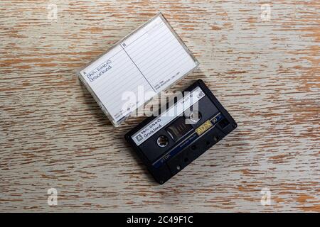 cassette audio pour enregistrement à domicile. technologie des années 90. cassette  audio vintage 5576763 Photo de stock chez Vecteezy