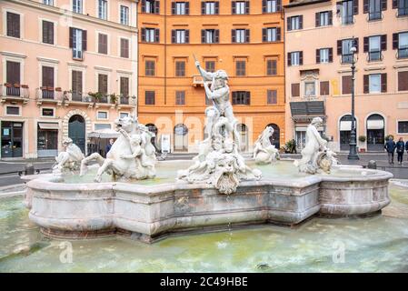 ROME, ITALIE - 05 MAI 2019 : Fontaine de Neptune, italienne : Fontana del Nettuno sur la Piazza Navona à Rome, Italie Banque D'Images