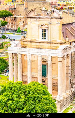 Temple d'Antonin et Faustine, Forum Romain, Rome, Italie Banque D'Images