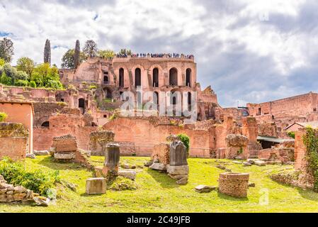 Terrasse sur le Mont Palatin. Le meilleur point de vue du Forum romain, Rome Italie. Banque D'Images