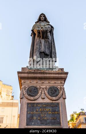 Statue de Giordano Bruno sur Campo de Fiori, Rome, Italie. Banque D'Images