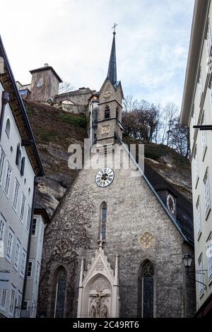 Salzbourg, Autriche - 5 mars 2017 : vue sur l'église St Blasius dans la vieille ville de Salzbourg Banque D'Images