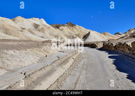 Twenty Mule Team Canyon Drive, Vallée de la mort Banque D'Images