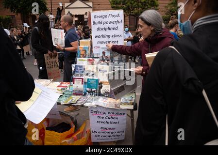 Info point pendant la lutte contre le racisme Black Lives Matter manifestation en mémoire de George Floyd dimanche 07 juin 2020, Londres - Royaume-Uni Banque D'Images