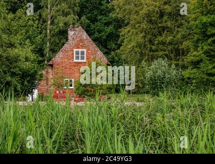 Comment colline milieu Norfolk sur la rivière Ant. Toad Cottage. Banque D'Images