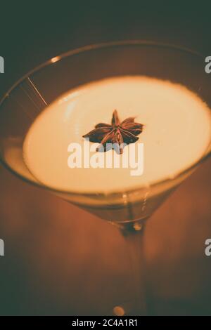 Gros plan sur un cocktail espresso martini. Banque D'Images