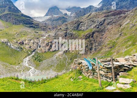 Valmalenco (IT) - vue d'ensemble du barrage Alpe Gera dans la région de Rifugio Bignami Banque D'Images