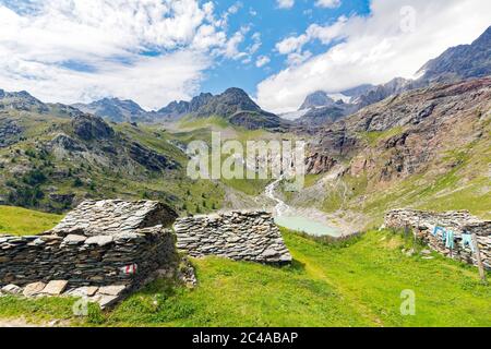 Valmalenco (IT) - vue d'ensemble du barrage Alpe Gera dans la région de Rifugio Bignami Banque D'Images