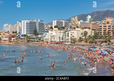 Scène de plage, Benalmadena Costa, Costa del sol, Malaga province, Andalousie, sud de l'Espagne. Banque D'Images