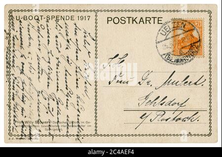 Le verso d'une carte postale historique allemande: Texte manuscrit à l'encre, 7 et demi pfenings Valkyrie timbre-poste avec annulation, 1917 Banque D'Images
