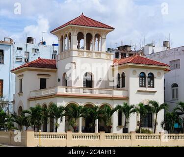 Vue sur la villa coloniale dans le quartier touristique de Havan Banque D'Images