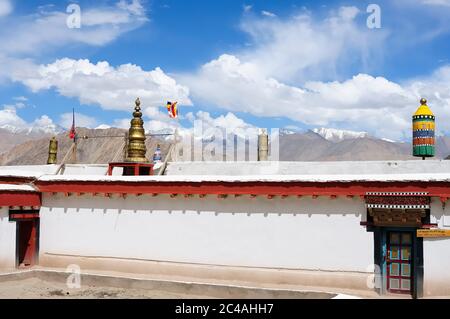 Vue depuis le toit sur le monastère de Hemis, Ladakh, un des objets les plus intéressants de la vallée de l'Indus Banque D'Images