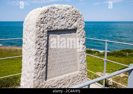 Mémorial de la Charte royale sur la côte près de laquelle le bateau-tondeuse à vapeur a été naufragé en 1859. Moelfre, Île d'Anglesey, pays de Galles, Royaume-Uni, Grande-Bretagne Banque D'Images