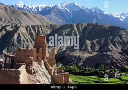 Vue sur le fort de Bango, Ladakh, un des objets les plus intéressants de la vallée de l'Indus Banque D'Images