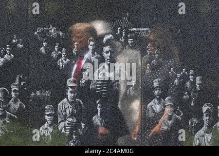 Washington, États-Unis. 25 juin 2020. Le président Donald J. Trump se reflète dans sa visite du mémorial des anciens combattants de la guerre de Corée à Washington, DC, le jeudi 25 juin 2020. Le président Trump a visité le Mémorial pour commémorer le 70e anniversaire de la guerre de Corée. Photo de Jim Lo Scalzo/UPI crédit: UPI/Alay Live News Banque D'Images