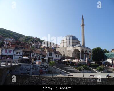 Magnifiques panoramas de Prispen et promenades dans la ville. Un endroit inhabituel qui a conservé son arôme après les conflits au Kosovo Banque D'Images