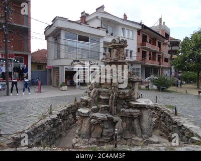 Magnifiques panoramas de Prispen et promenades dans la ville. Un endroit inhabituel qui a conservé son arôme après les conflits au Kosovo Banque D'Images