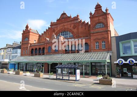 Morecambe, Lancashire, Royaume-Uni. 25 juin 2020. Inclus dans le plan de £25 m pour Morecambe , est la proposition de ramener le jardin d'hiver à la vie. Le Conseil municipal de Lancaster cherche des fonds des gouvernements de future High Street avec le Conseil municipal essayant de faire du Centre de Morecambe un meilleur endroit pour vivre, les plans permettront également de ramener les propriétés vides en usage le long du projet Eden Nord développement à Morecambe crédit: PN News/Alay Live News Banque D'Images