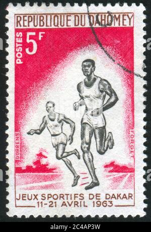 DAHOMEY - VERS 1963 : timbre imprimé par Dahomey, montre coureur, vers 1963 Banque D'Images