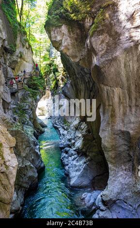 Installation d'escalade dans la gorge sombre, Lammeroefen, Lammerklamm, River Lammer, Scheffau, Tennenggebirge, Salzburger Land, province de Salzbourg, Autriche Banque D'Images