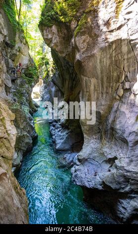 Installation d'escalade dans la gorge sombre, Lammeroefen, Lammerklamm, River Lammer, Scheffau, Tennenggebirge, Salzburger Land, province de Salzbourg, Autriche Banque D'Images