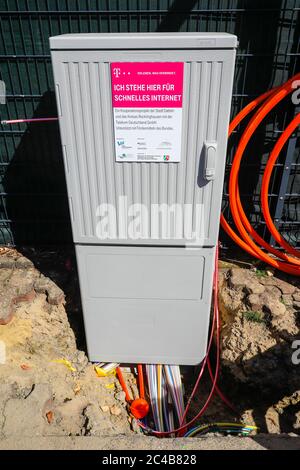 Boîtier de distribution Telekom pour Internet rapide, site de construction connexion DSL par câble pour les ménages, Datteln, Rhénanie-du-Nord-Westphalie, Allemagne Banque D'Images