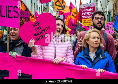 LONDRES/ANGLETERRE – FÉVRIER 22 2020 : extinction les manifestants de la rébellion durant le 2020 février mars avec l'avenir des parents 4 Banque D'Images