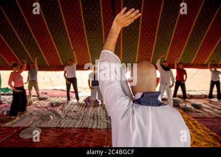 Sesshin Zen (retraite) dans le désert du sahara, maroc Banque D'Images