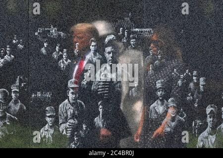 Washington, DC, États-Unis. 25 juin 2020. Le président AMÉRICAIN Donald J. Trump est vu dans une réflexion lorsqu'il visite le mémorial des anciens combattants de la guerre de Corée à Washington, DC, USA, 25 juin 2020. Le 24 juin, à la suite des manifestations contre le racisme visant les monuments dans tout le pays, le président a activé la Garde nationale pour assurer la sécurité non armée des monuments dans la capitale nationale.Credit: Jim LoScalzo/Pool via CNP | usage dans le monde Credit: dpa/Alay Live News Banque D'Images