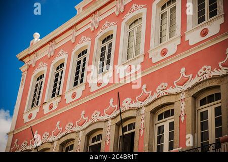 Architecture coloniale espagnole colorée dans la vieille ville de Salvador, Brésil, Bahia, Amérique du Sud Banque D'Images