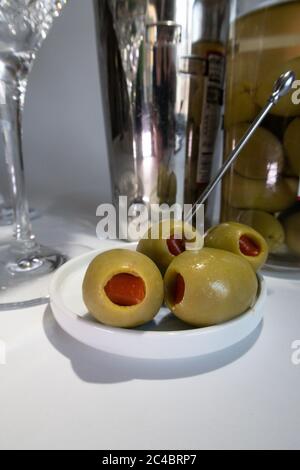 Olives cocktail farcies Pimento, Etats-Unis Banque D'Images