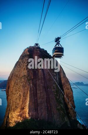 Tramway jusqu'à la montagne de sugarloaf, Rio de Janeiro, Brésil Banque D'Images
